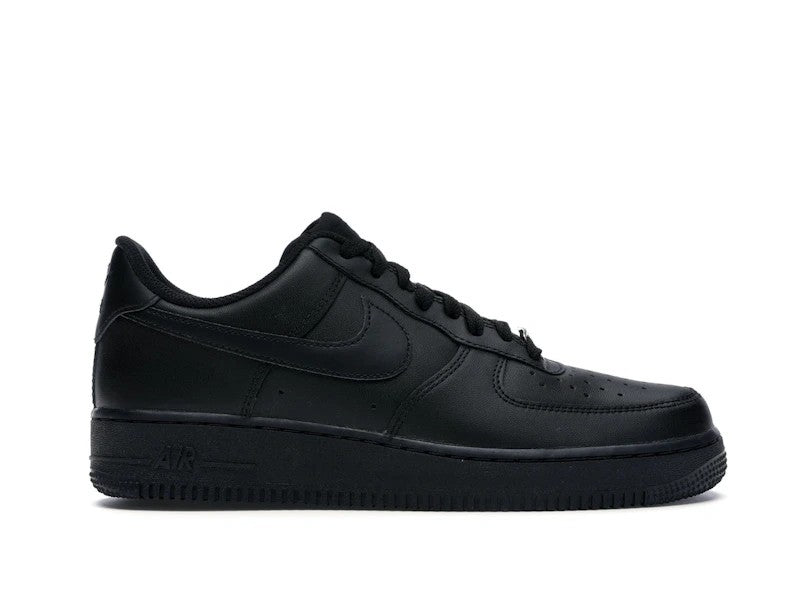 Nike Air Force 1 Low '07 Black — angle view
